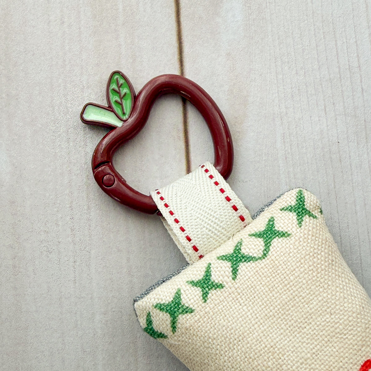 Cute Apple-shaped Carabiner clips clasp | Choose Color