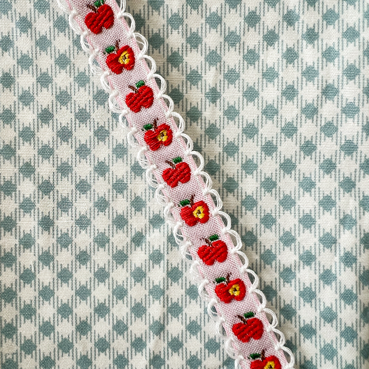 Delicious Red Apple Scalloped Border Woven Ribbon | 1 yard