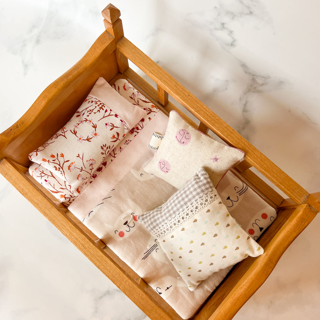 Doll Bed and Bedding set | Vintage