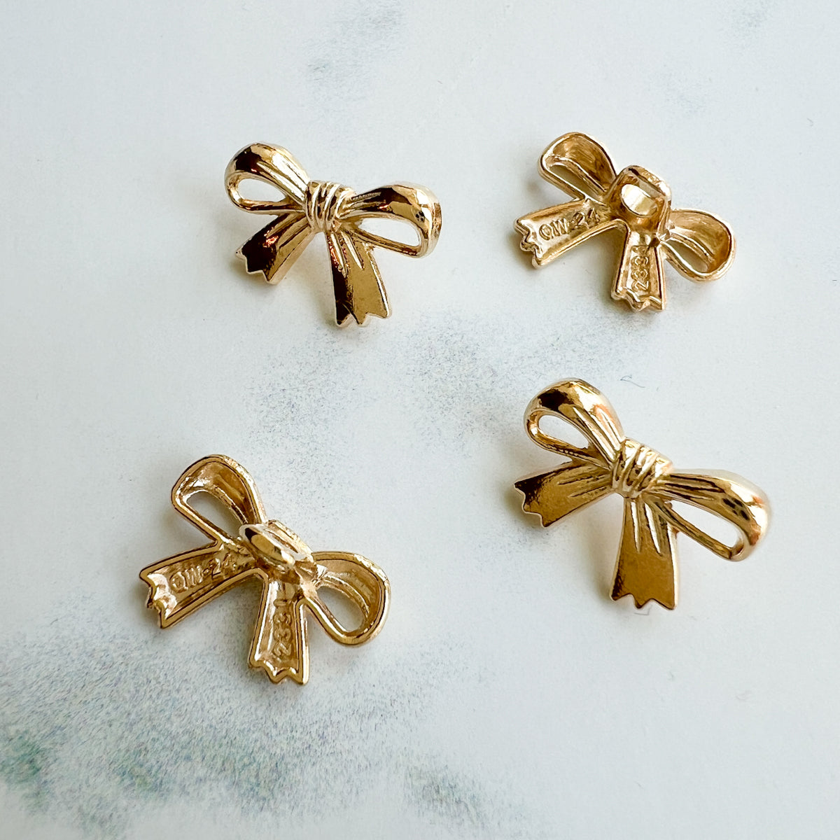 Gold Bow | Sweet sew-on shank buttons