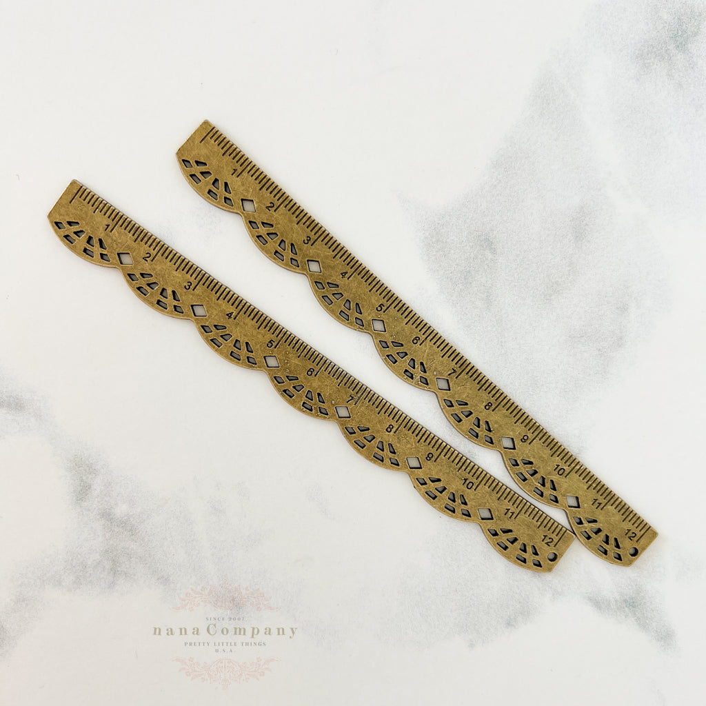 Vintage-look Centimeter Lace ruler