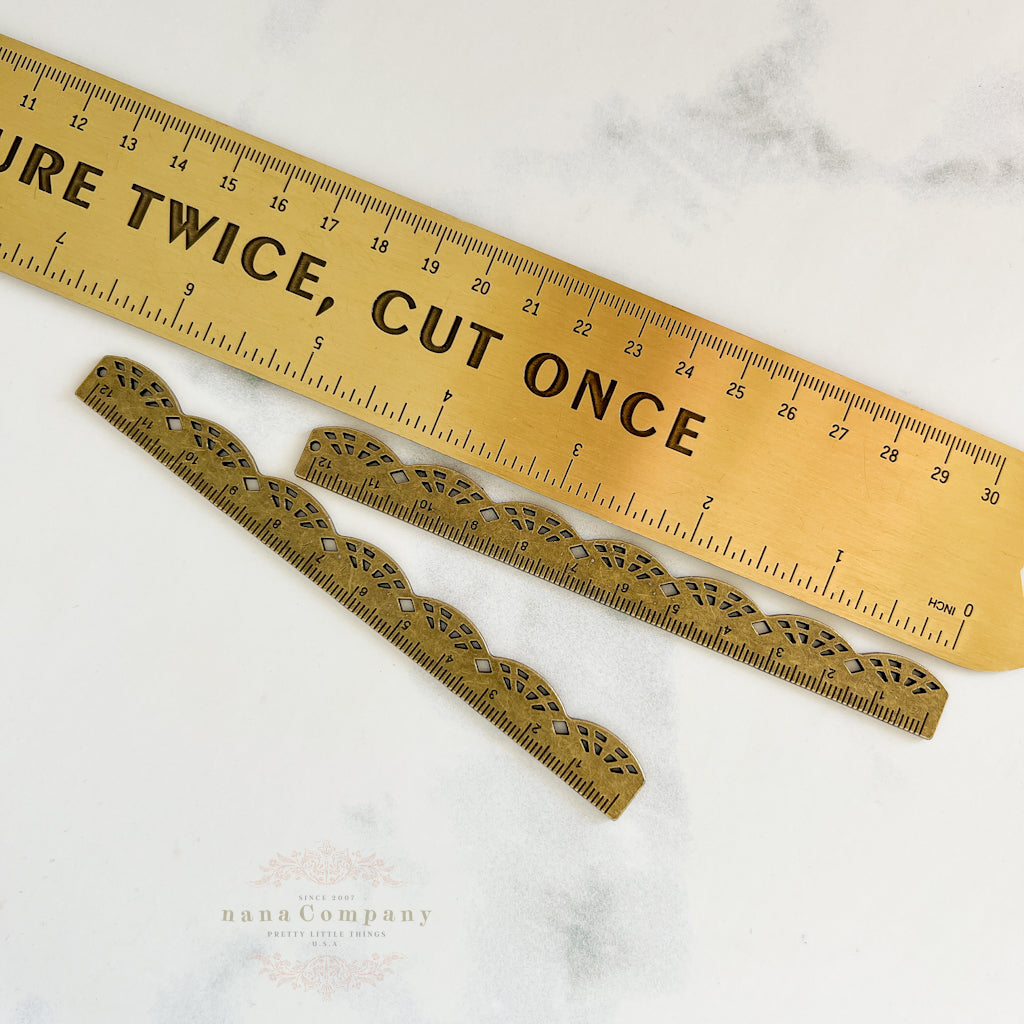 Vintage-look Centimeter Lace ruler