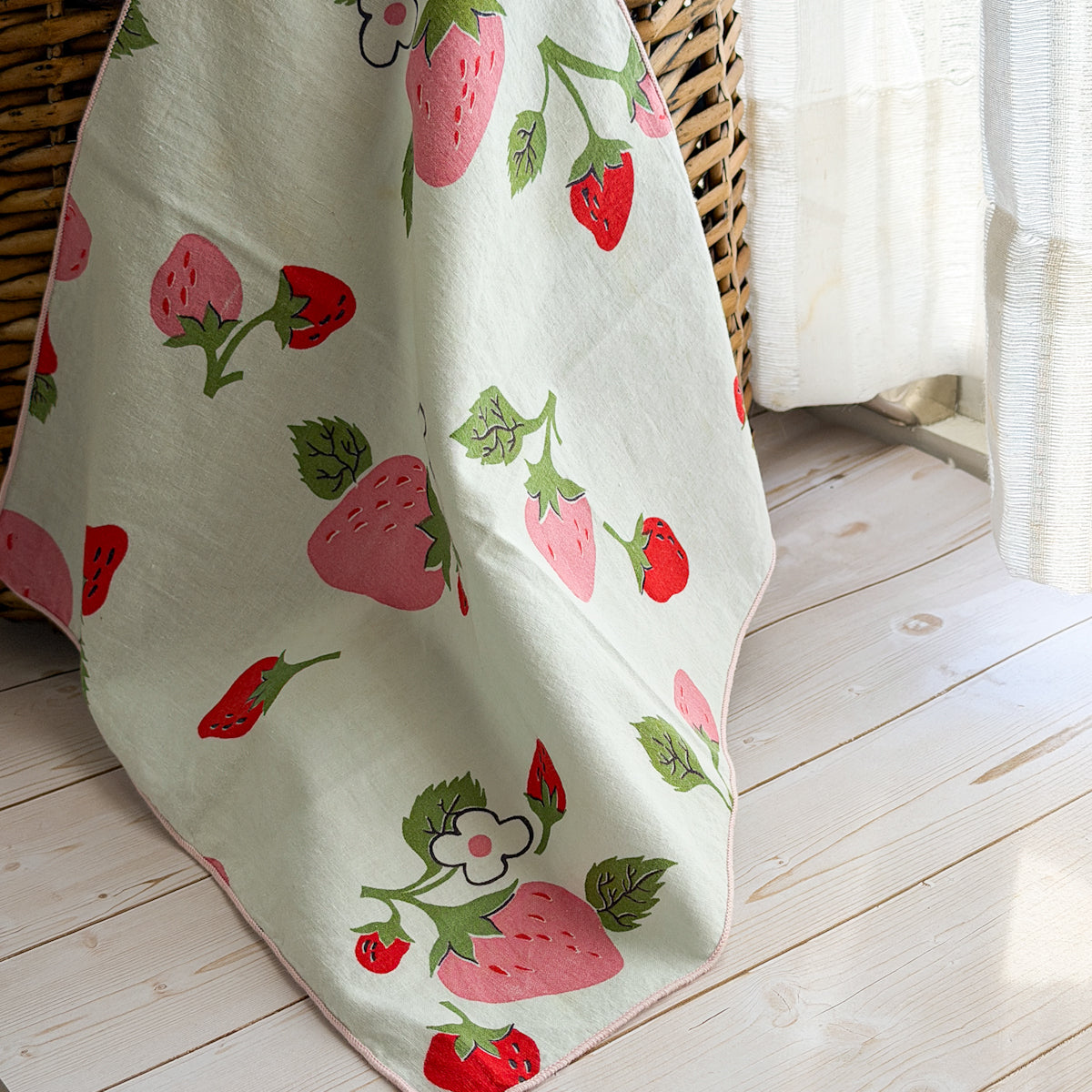 Vintage Cotton Napkin | Strawberries Pink & Red