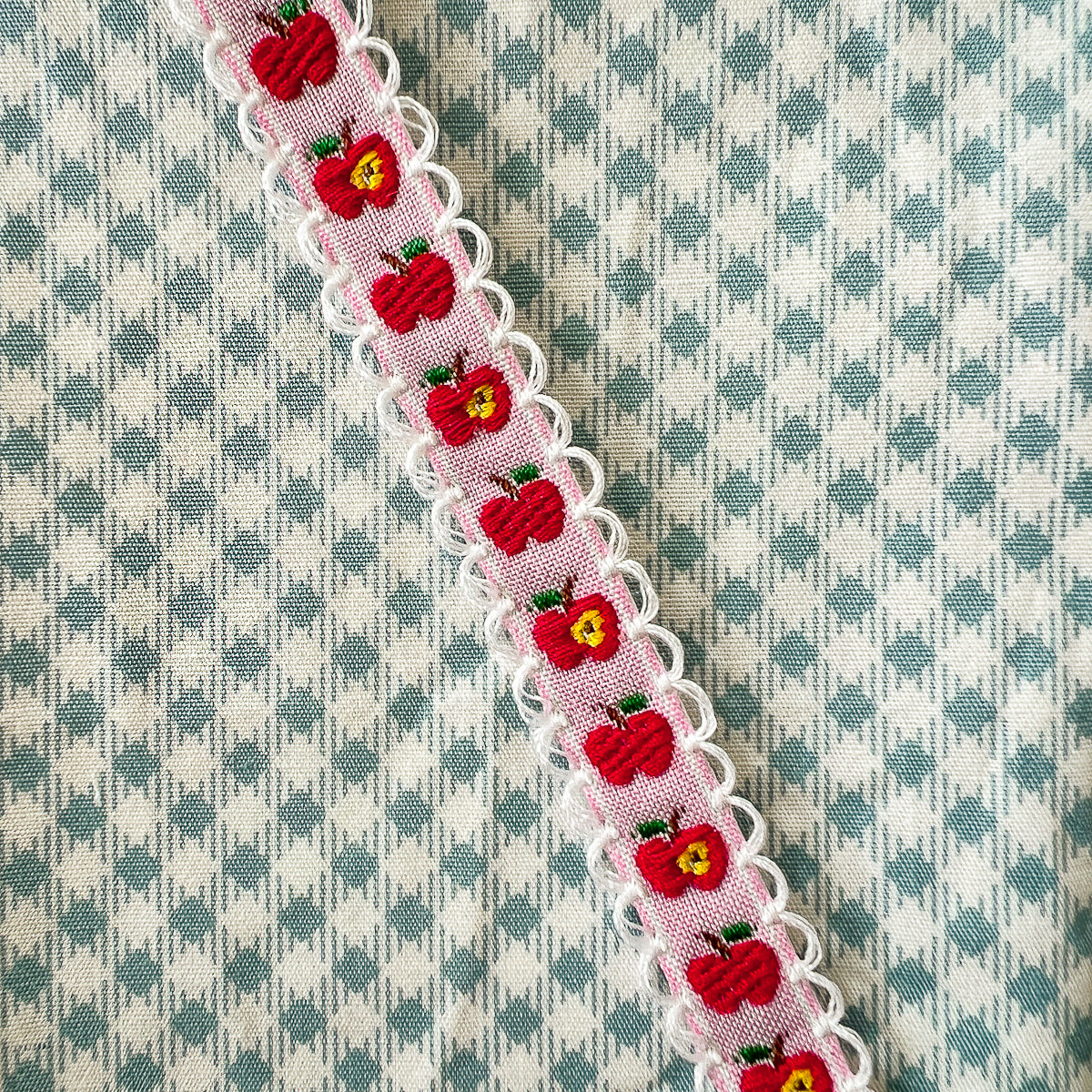 Delicious Red Apple Scalloped Border Woven Ribbon | 1 yard
