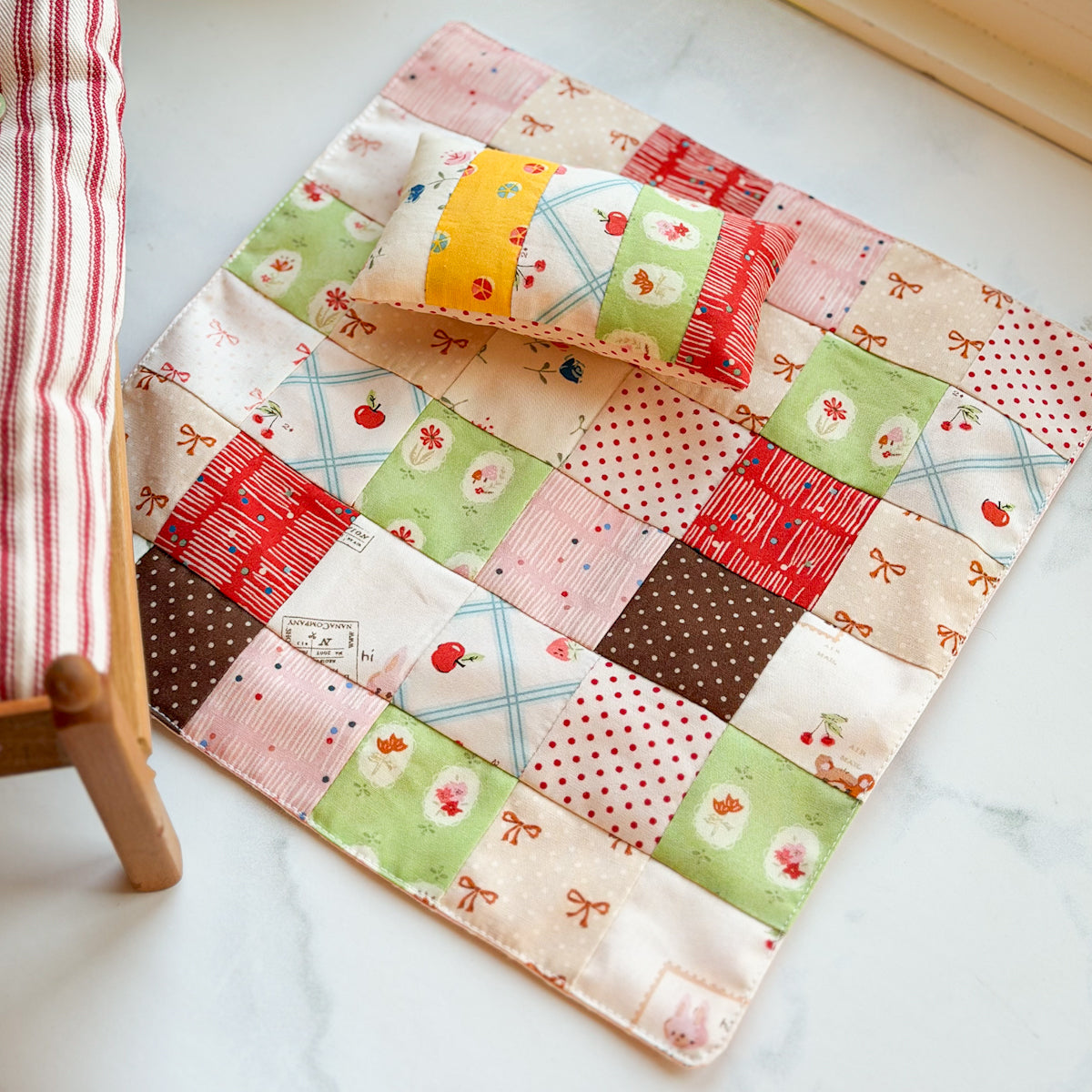 Handpainted Two Bears Scallop Headboard Doll Bed and Bedding set