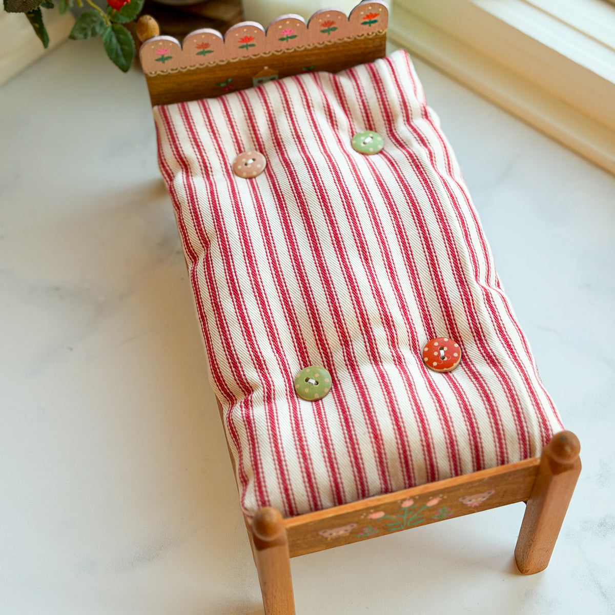 Handpainted Two Bears Scallop Headboard Doll Bed and Bedding set