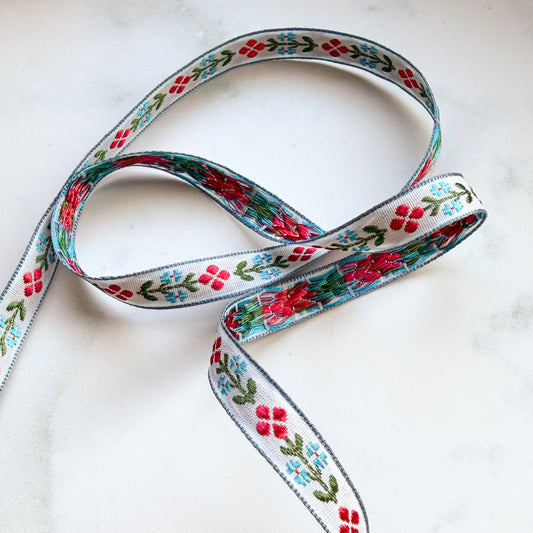 Gorgeous Classic Woven Floral Ribbon on Kraft Bobbin | One yard