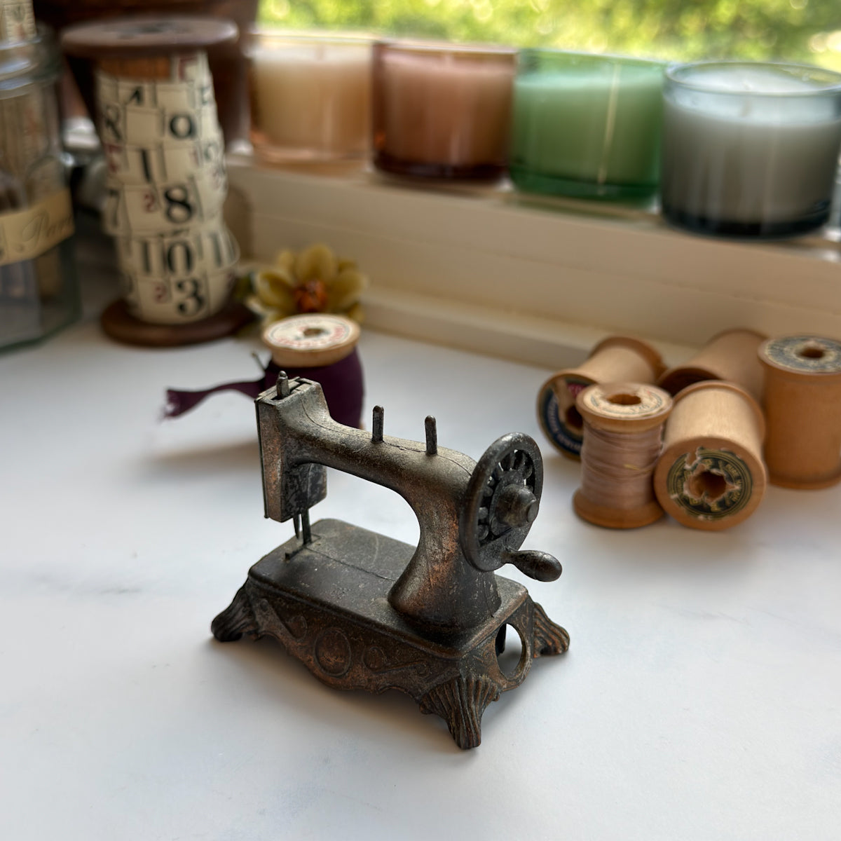 Vintage Die-cast Miniature Sewing Machine Pencil Sharpener Collectible