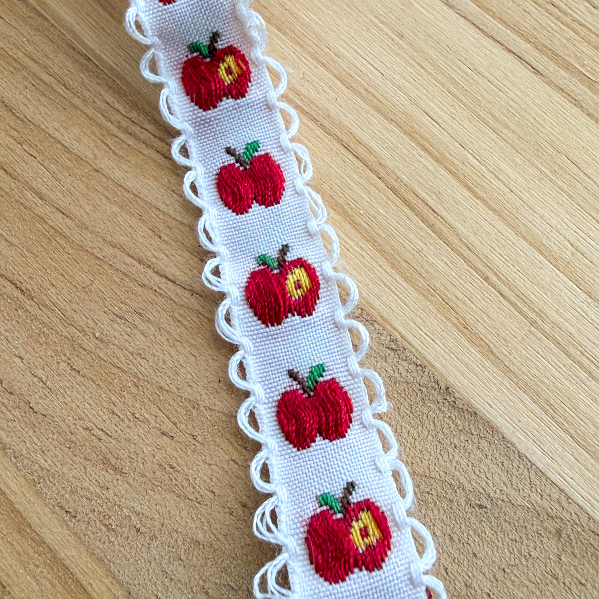 Delicious Red Apple Scalloped Border Woven Ribbon | 1 yard