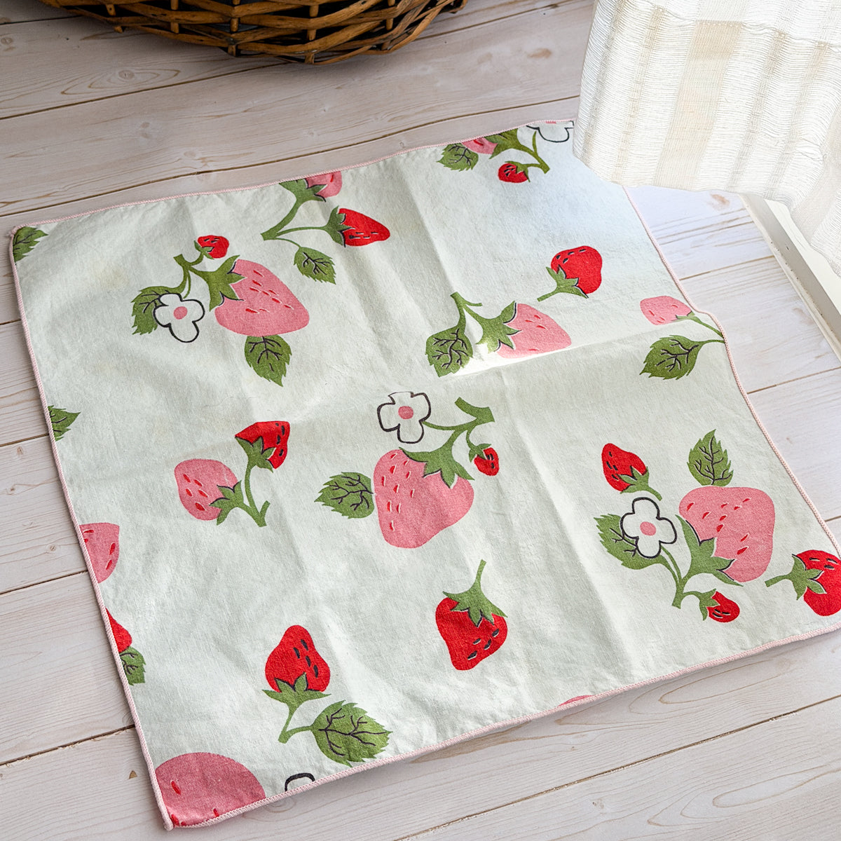 Vintage Cotton Napkin | Strawberries Pink & Red